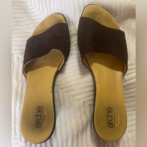 Brown suede Arche slide sandals size 40 / US 9